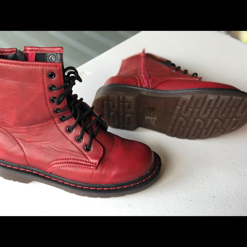 (few scratches) never worn. No box